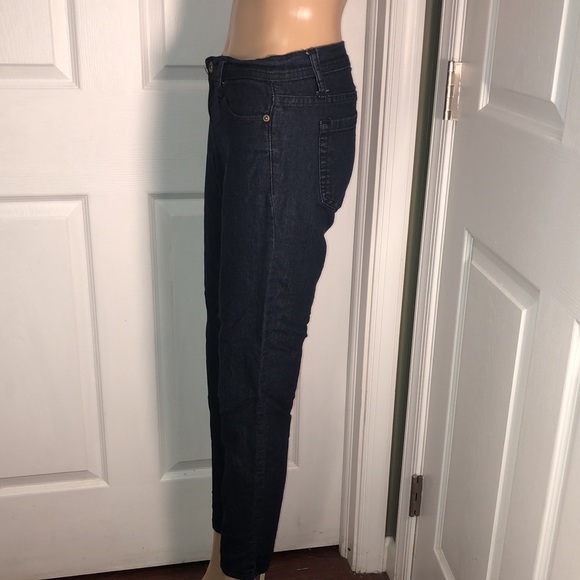 Forever 21 Jeans. 27 - Picture 3 of 8